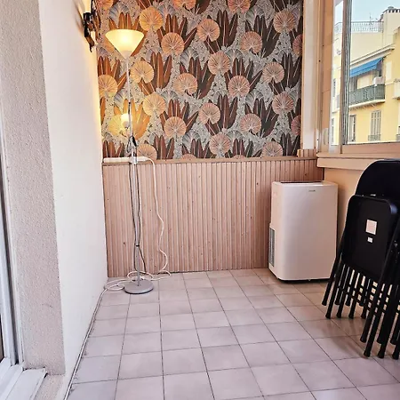 Plages,palais Des Festivals,port,zone Pietonne,suquet * Cannes